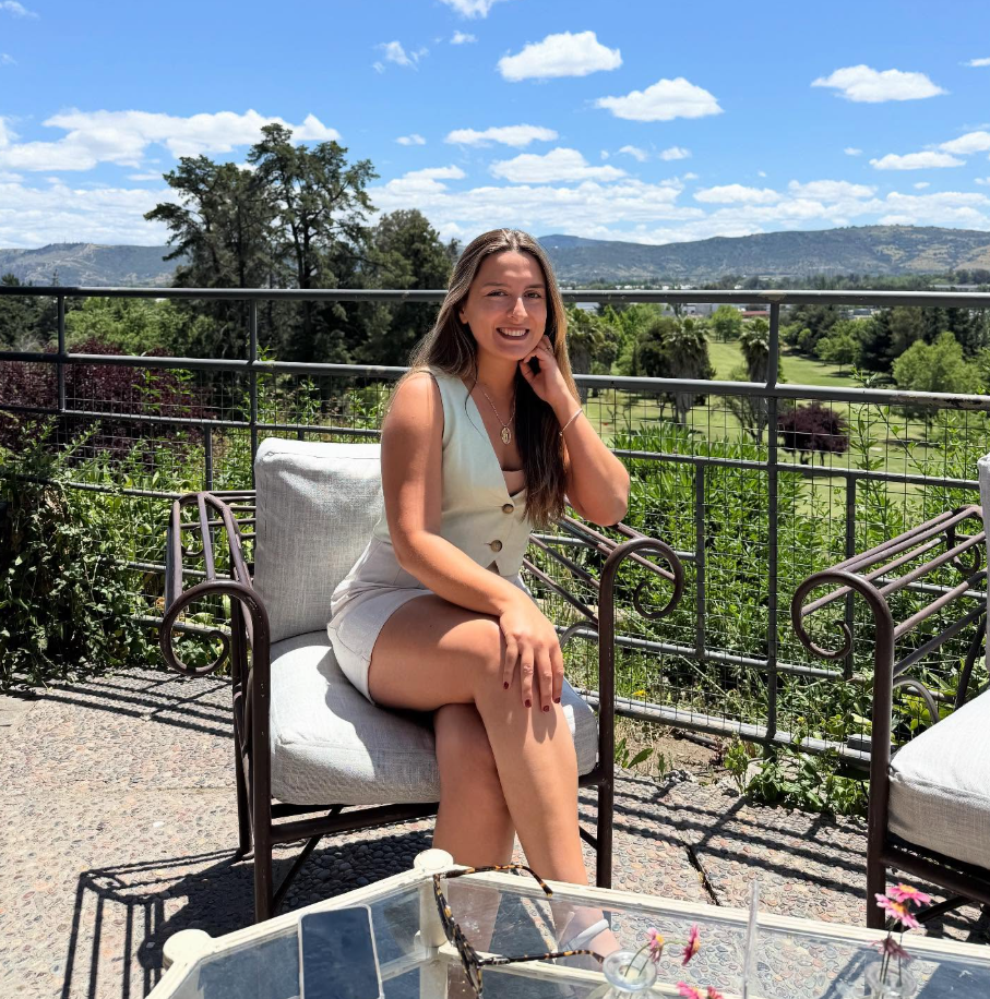 Abogada Isidora Villalobos Rebolledo — Asesoría Legal Premium en Talca
